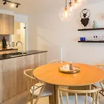 Modern Coastal With Terrace & Pool Acces Apartamento