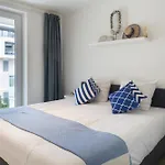 Modern Coastal With Terrace & Pool Acces Apartamento