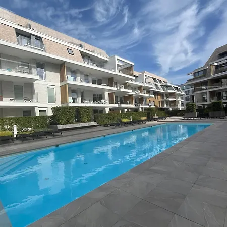 Modern Coastal With Terrace & Pool Acces Apartamento