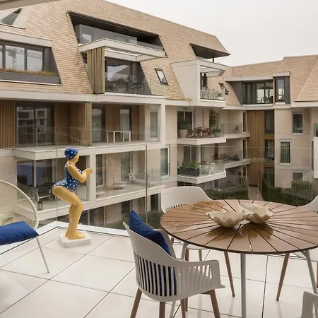 Modern Coastal With Terrace & Pool Acces Apartment Nieuwpoort