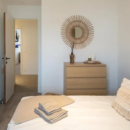 Apartment Modern Coastal With Terrace & Pool Acces *