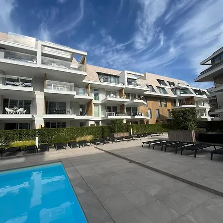 Modern Coastal With Terrace & Pool Acces *